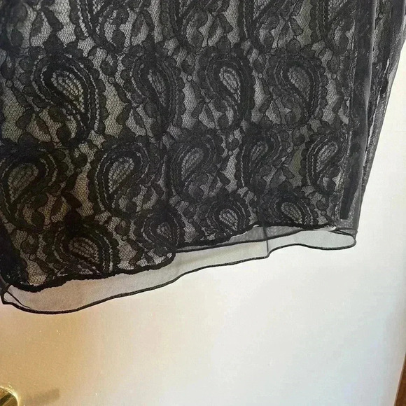 Beautiful Short Sleeve Black Lace Michael Kors Top with Nude Lining - Picture 5 of 9